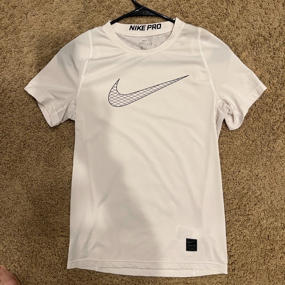 NWOT Nike Dri-Fit fitted shirt - white w/ black lined swoosh - boys Large